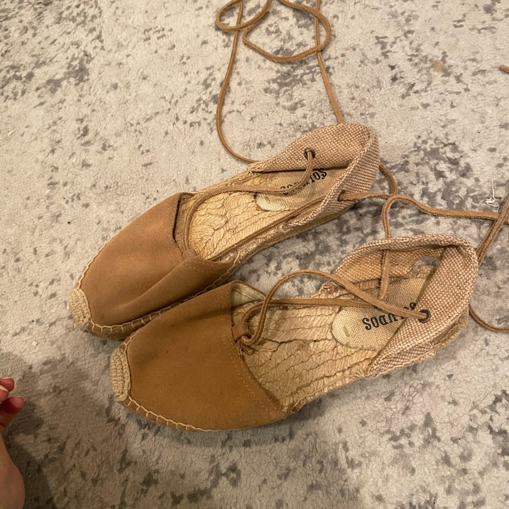 Tan/ light brown espadrilles
